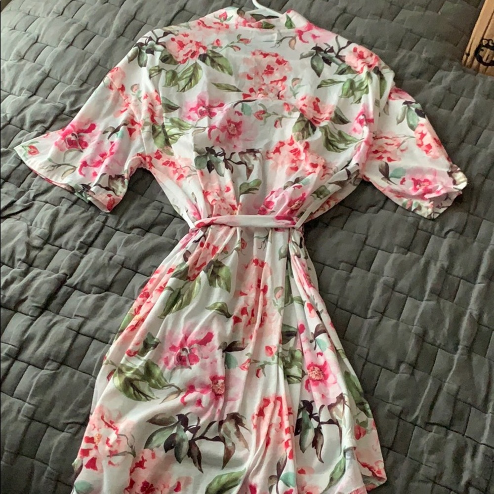 🖤😍 Floral Print Spring Robe 😍🖤 - Picture 3 of 4